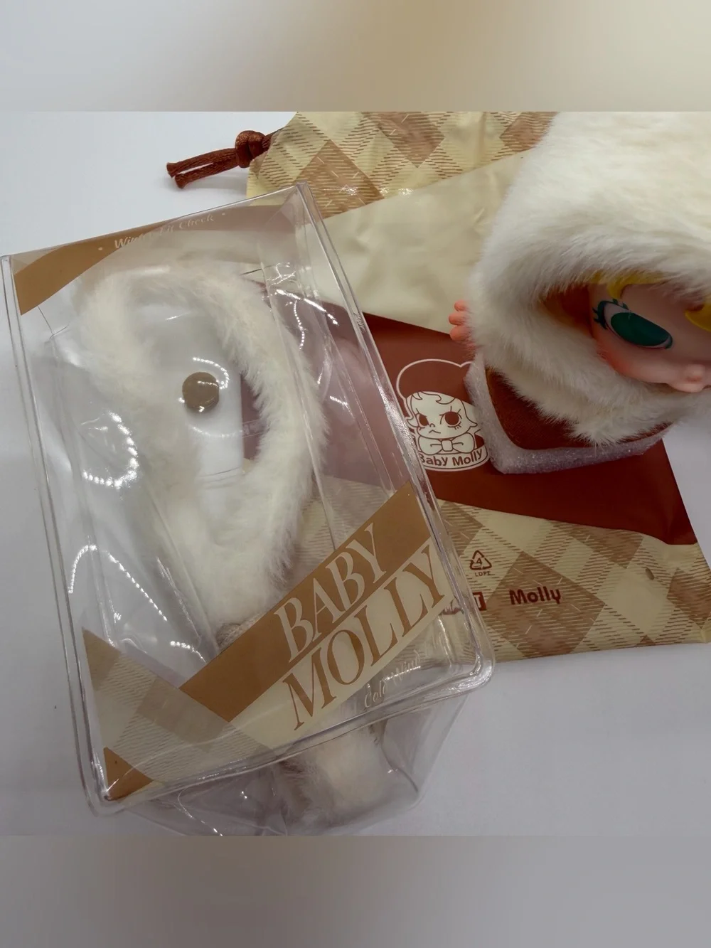 Pop Mart Molly Winter Fit Check Confirmed Cold Wind Blows Figure Carrying Pouch